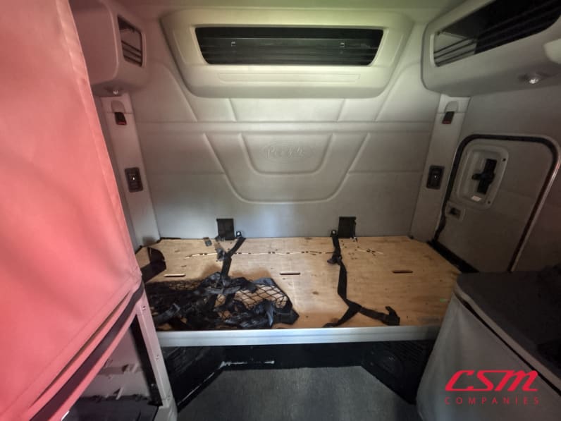 Interior wide sleeper view for this 2023 Peterbilt 579 (Stock number: UPD806297)Weeee