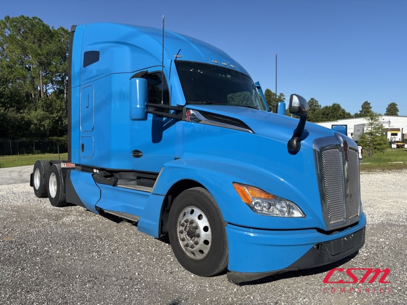 Exterior front passenger side for this 2023 Kenworth T680 (Stock number: UPJ216761)Weeee
