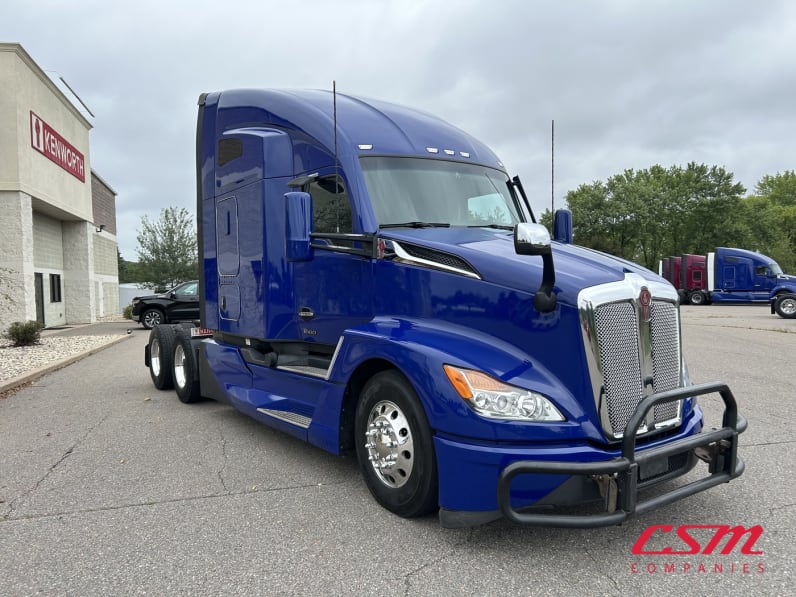 Exterior front passenger side for this 2023 Kenworth T680 (Stock number: UPJ216825)Weeee