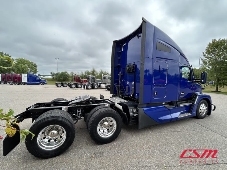 Exterior rear passenger side for this 2023 Kenworth T680 (Stock number: UPJ216825)Weeee