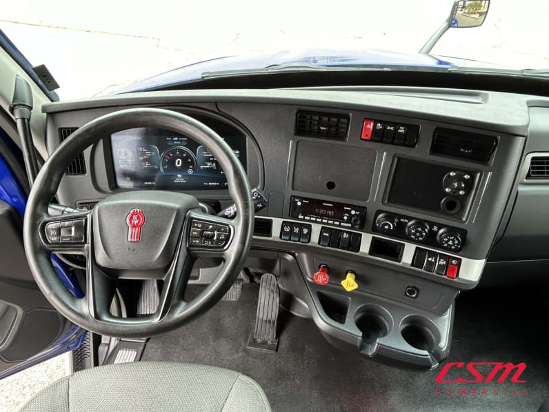 Interior dash for this 2023 Kenworth T680 (Stock number: UPJ216825)Weeee