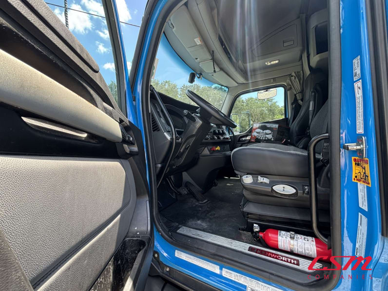 Drivers side door open for this 2023 Kenworth T680 (Stock number: UPJ216851)Weeee
