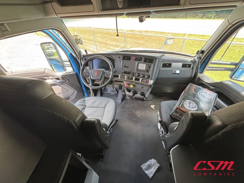 Interior cockpit for this 2023 Kenworth T680 (Stock number: UPJ216851)Weeee