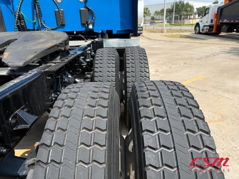Passenger side rear frame and tire tread for this 2023 Kenworth T680 (Stock number: UPJ216954)Weeee