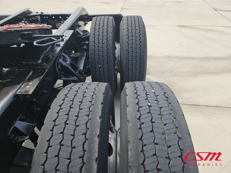 Driver side rear frame and tire tread for this 2023 Kenworth T680 (Stock number: UPJ216989)Weeee
