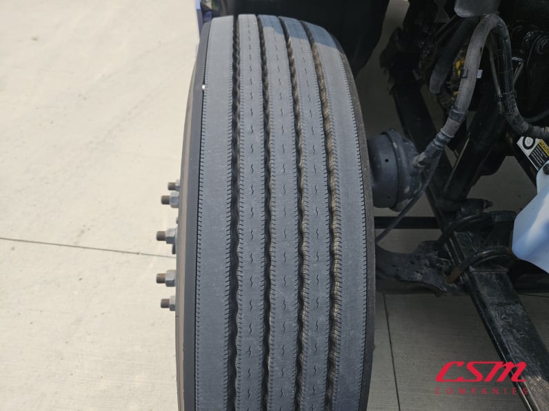 Passenger side front tire tread for this 2023 Kenworth T680 (Stock number: UPJ216989)Weeee
