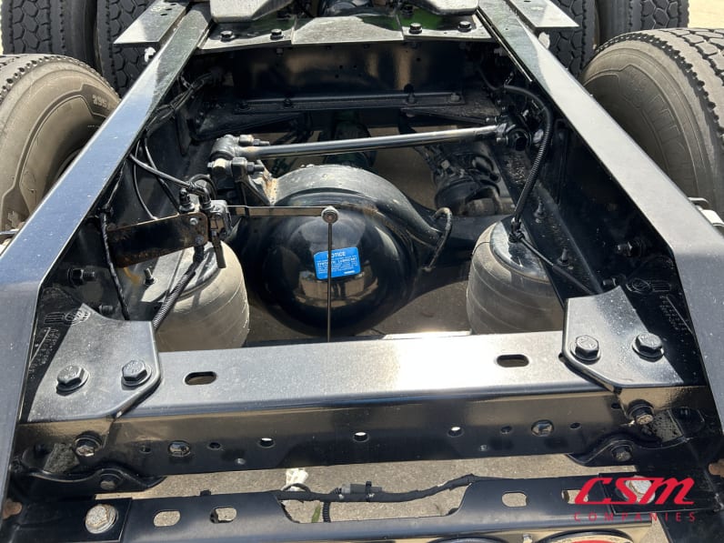 Center rear frame for this 2023 Kenworth T680 (Stock number: UPJ217559)Weeee