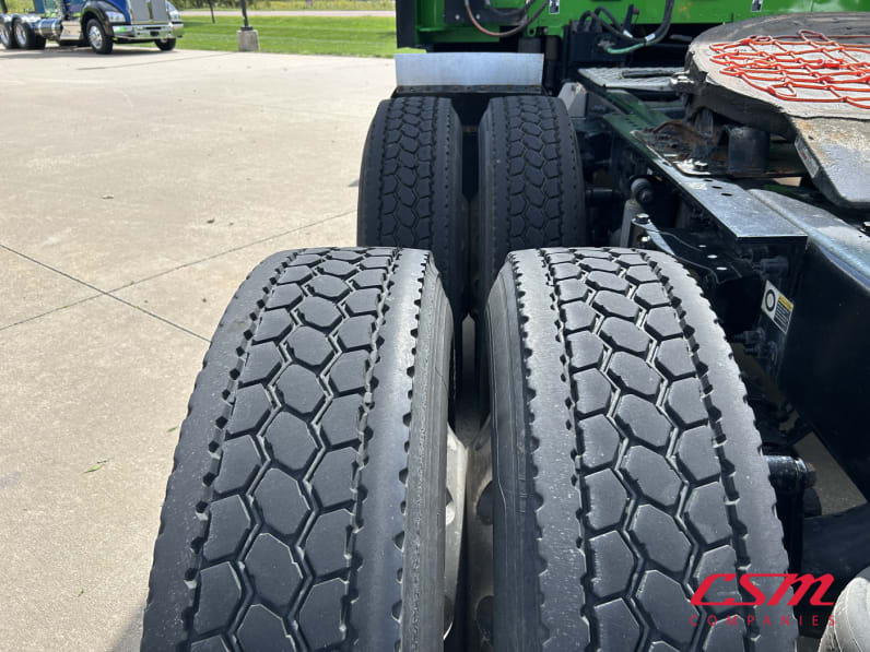 Driver side rear frame and tire tread for this 2023 Kenworth T680 (Stock number: UPJ217559)Weeee