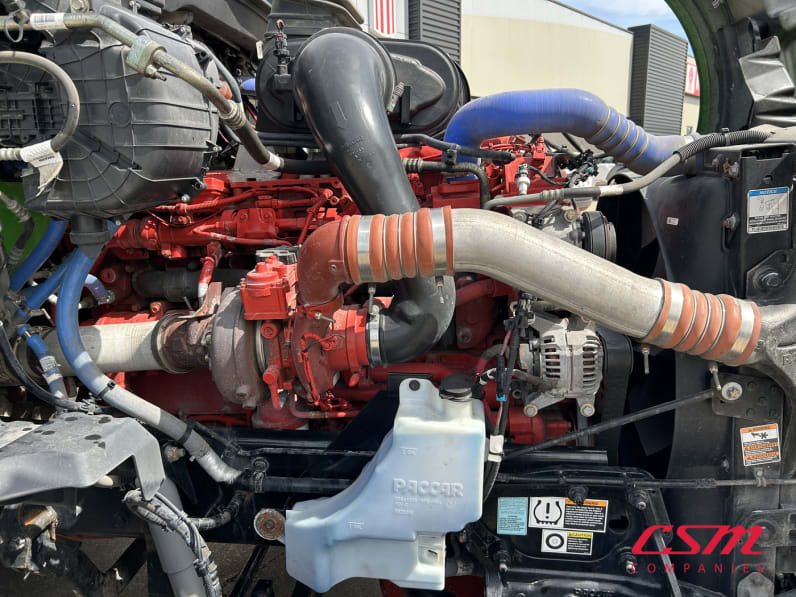Passenger side engine for this 2023 Kenworth T680 (Stock number: UPJ217559)Weeee