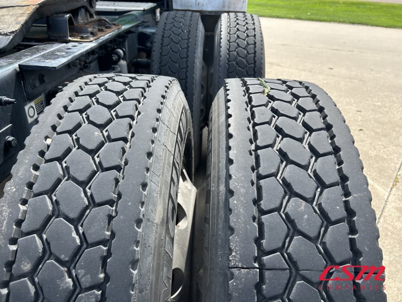 Passenger side rear frame and tire tread for this 2023 Kenworth T680 (Stock number: UPJ217559)Weeee