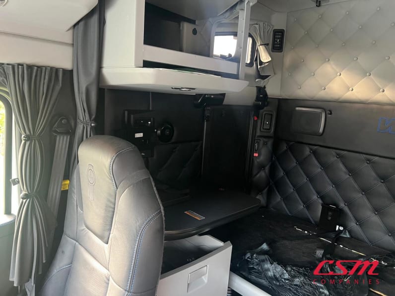 Interior passenger side sleeper for this 2023 Kenworth W990 (Stock number: UPJ220957)