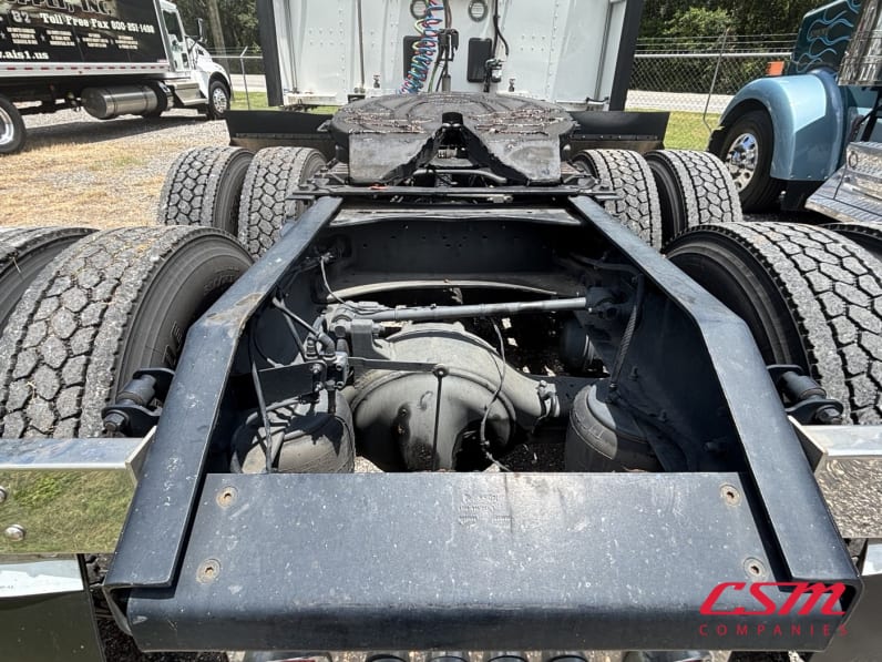 Center rear frame for this 2023 Kenworth W990 (Stock number: UPJ220959)