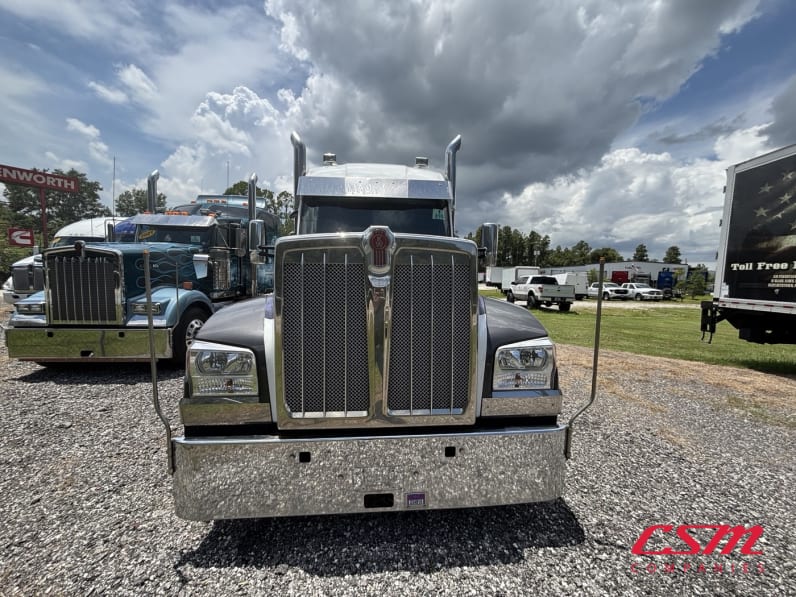 Exterior full front view for this 2023 Kenworth W990 (Stock number: UPJ220959)