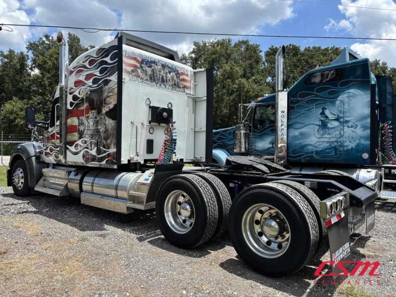 Exterior rear driver side for this 2023 Kenworth W990 (Stock number: UPJ220959)