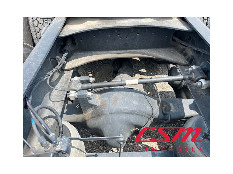 Center rear frame for this 2023 Kenworth W990 (Stock number: UPJ220961)