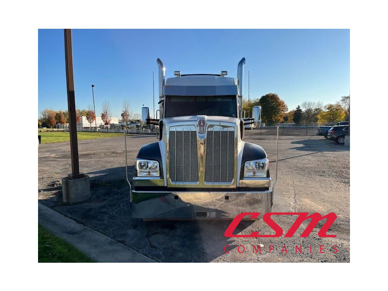 Exterior full front view for this 2023 Kenworth W990 (Stock number: UPJ220961)
