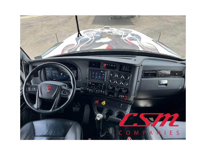 Interior cockpit for this 2023 Kenworth W990 (Stock number: UPJ220961)