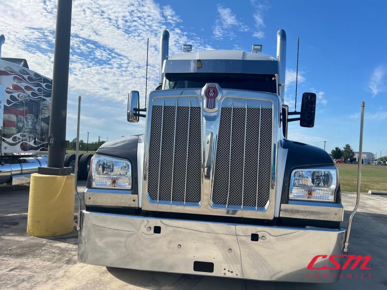 Exterior full front view for this 2023 Kenworth W990 (Stock number: UPJ220962)