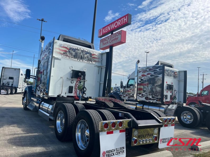 Exterior rear driver side for this 2023 Kenworth W990 (Stock number: UPJ220962)