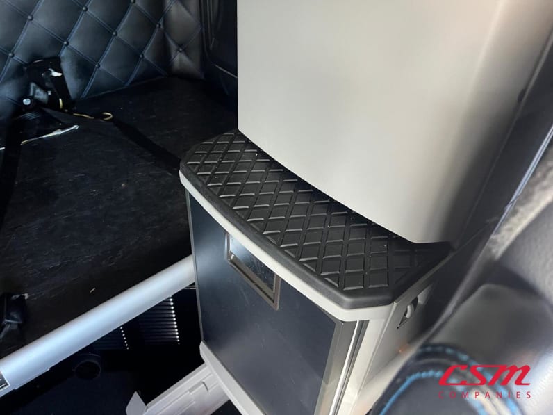 Interior driver side sleeper for this 2023 Kenworth W990 (Stock number: UPJ220962)
