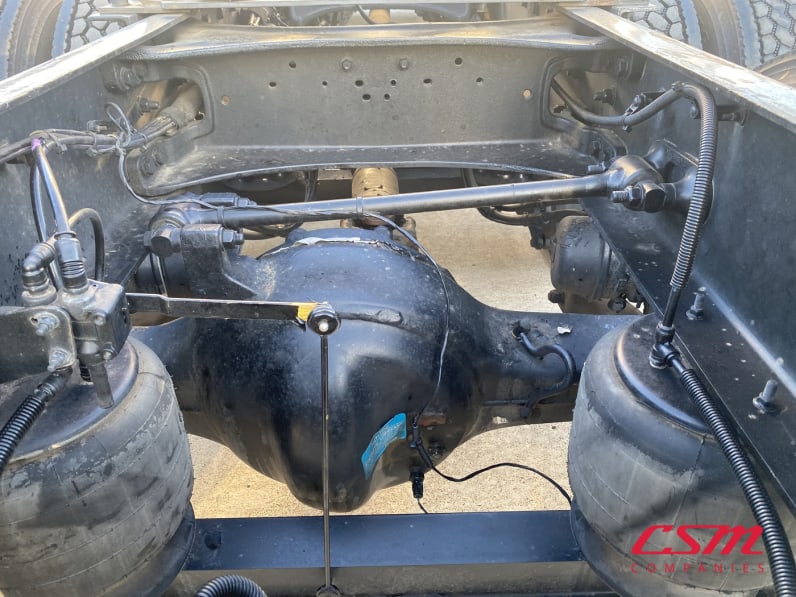 Center rear frame for this 2023 Kenworth W990 (Stock number: UPJ220963)