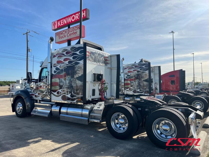 Exterior rear driver side for this 2023 Kenworth W990 (Stock number: UPJ220964)