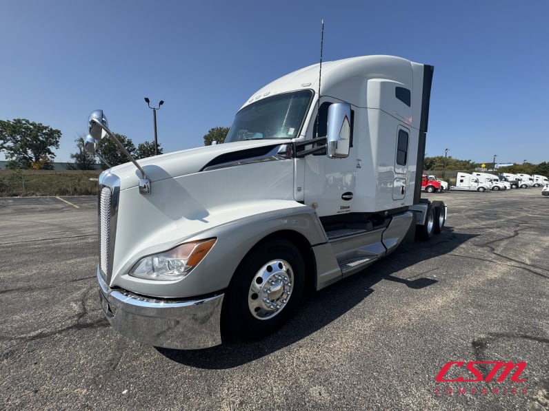 Exterior front drivers side for this 2023 Kenworth T680 (Stock number: UPJ231782)