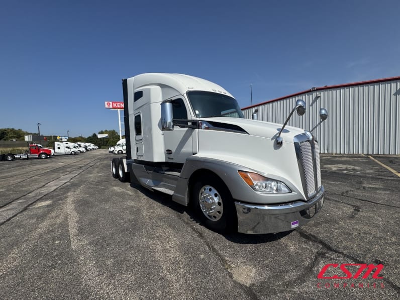 Exterior front passenger side for this 2023 Kenworth T680 (Stock number: UPJ231782)