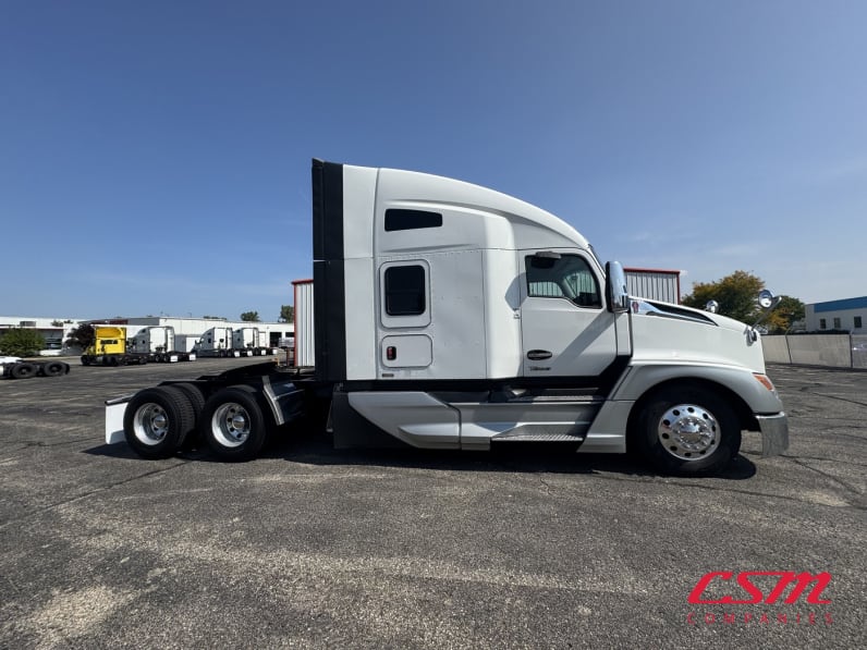 Exterior full passenger side for this 2023 Kenworth T680 (Stock number: UPJ231782)