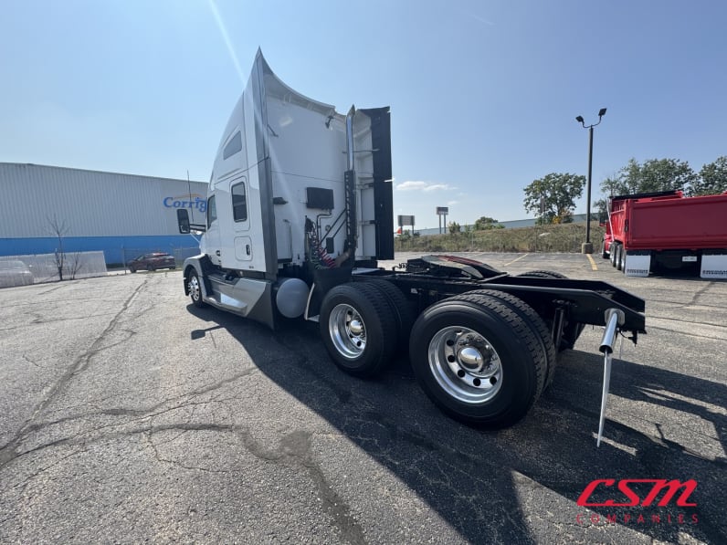 Exterior rear driver side for this 2023 Kenworth T680 (Stock number: UPJ231782)