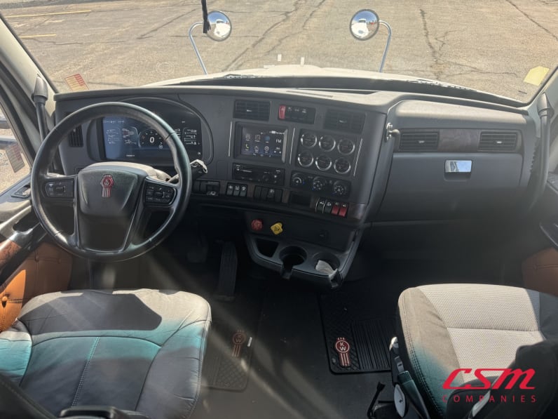 Interior cockpit for this 2023 Kenworth T680 (Stock number: UPJ231782)