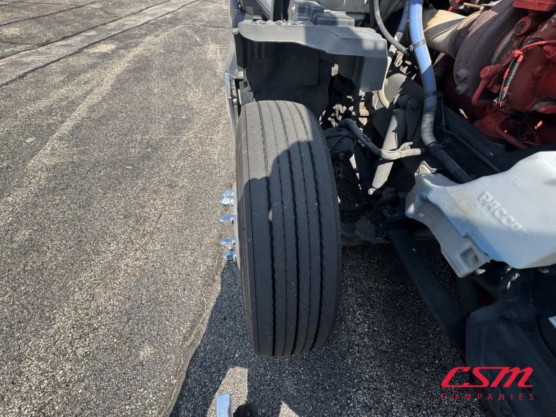 Passenger side front tire tread for this 2023 Kenworth T680 (Stock number: UPJ231782)