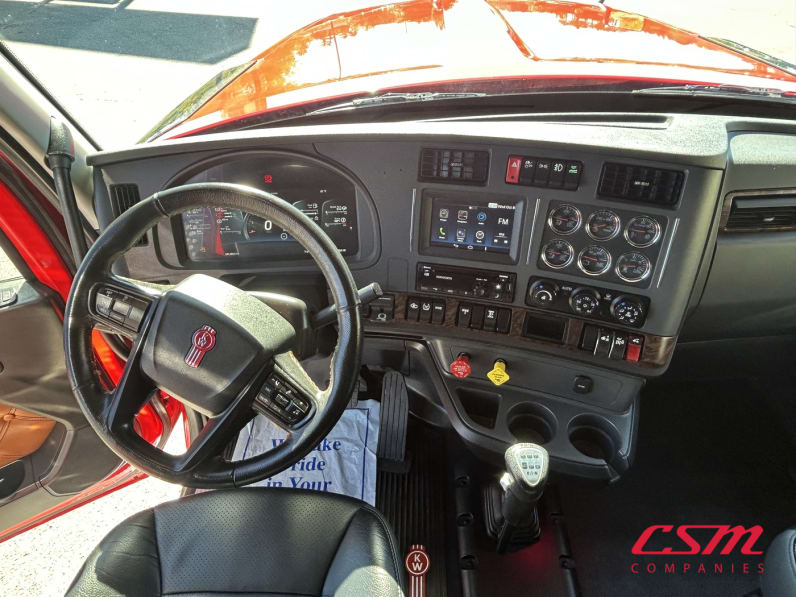 Interior dash for this 2023 Kenworth W990 (Stock number: UPJ240230)