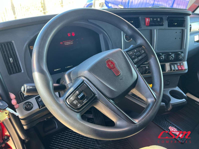 Interior dash for this 2023 Kenworth T680 (Stock number: UPJ245494)