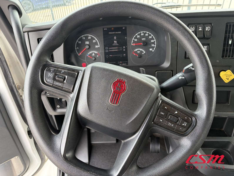 Interior steering wheel for this 2023 Kenworth T280 (Stock number: UPM237617)Weeee