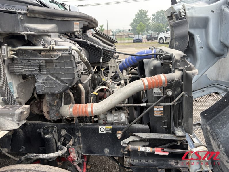 Passenger side engine for this 2023 Kenworth T280 (Stock number: UPM237617)Weeee