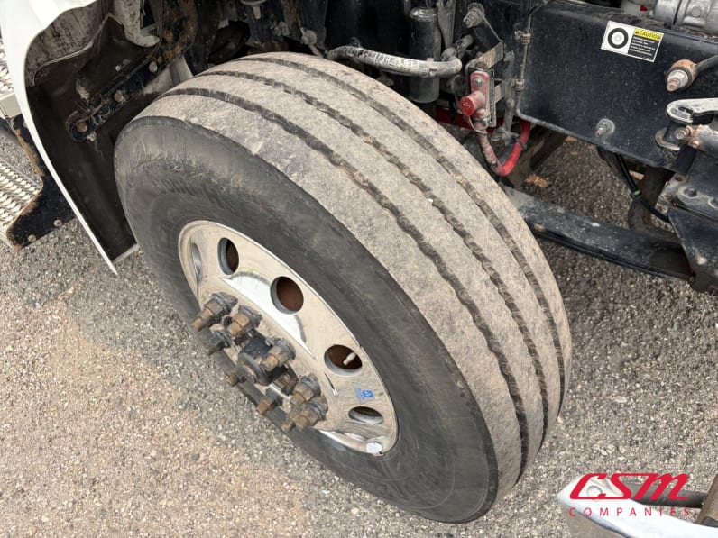 Passenger side front tire tread for this 2023 Kenworth T280 (Stock number: UPM237617)Weeee