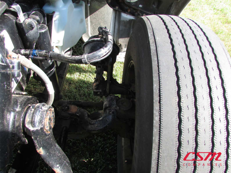 Driver side front tire tread for this 2023 Kenworth T280 (Stock number: UPM237620)Weeee