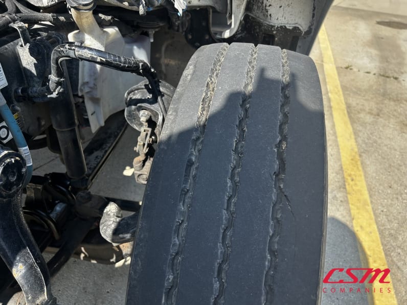 Driver side front tire tread for this 2023 Kenworth T280 (Stock number: UPM237621)Weeee