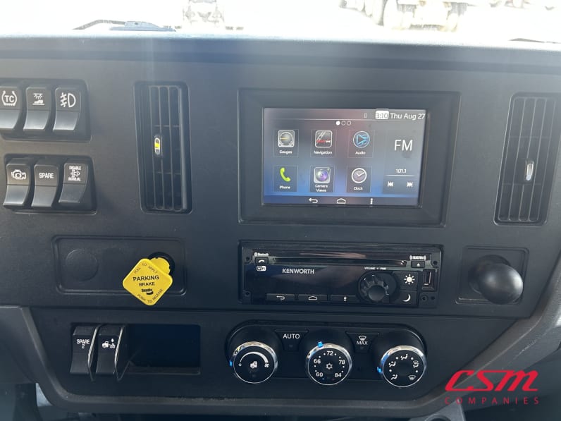 Interior radio and navigation system for this 2023 Kenworth T280 (Stock number: UPM237621)Weeee