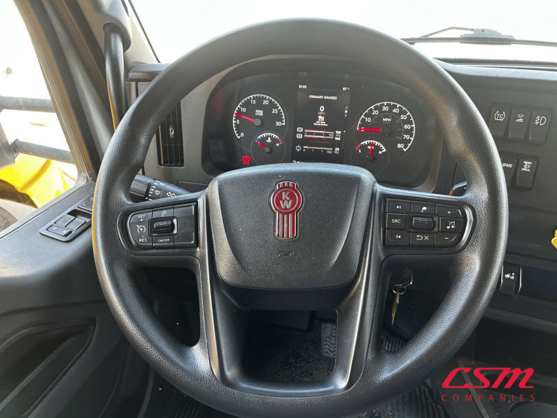 Interior steering wheel for this 2023 Kenworth T280 (Stock number: UPM237621)Weeee