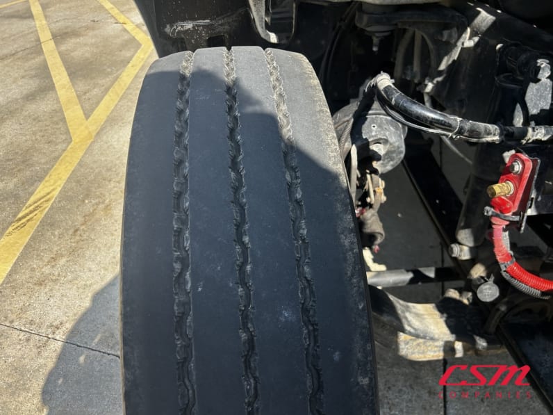 Passenger side front tire tread for this 2023 Kenworth T280 (Stock number: UPM237621)Weeee