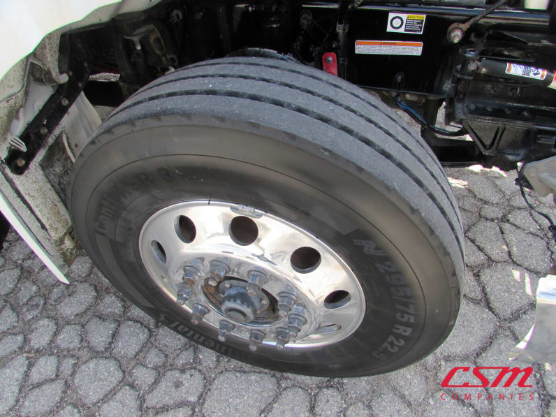 Passenger side front tire tread for this 2023 Kenworth T280 (Stock number: UPM237626)Weeee