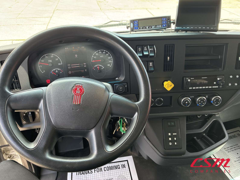 Interior dash for this 2023 Kenworth T380 (Stock number: UPM266511)Weeee