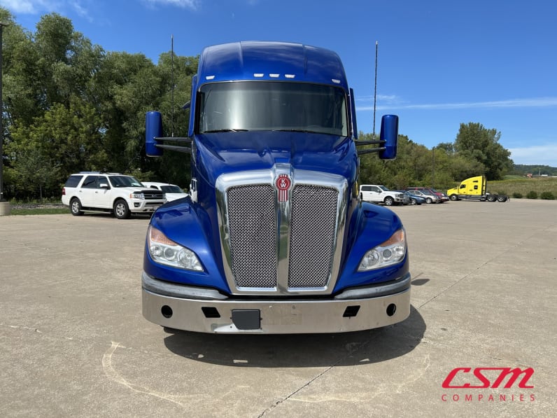 Exterior full front view for this 2024 Kenworth T680 (Stock number: URJ337721)Weeee