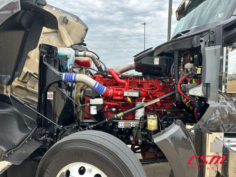 Drivers side engine for this 2024 Kenworth W990 (Stock number: URJ351372)