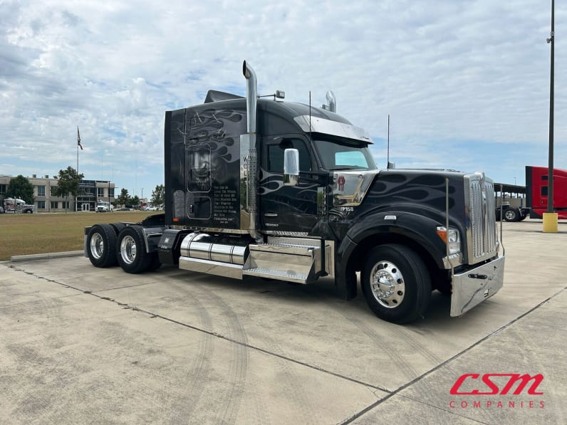 Exterior front passenger side for this 2024 Kenworth W990 (Stock number: URJ351372)