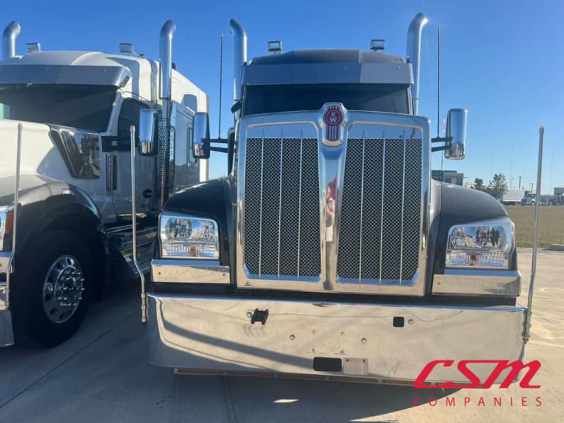 Exterior full front view for this 2024 Kenworth W990 (Stock number: URJ351372)