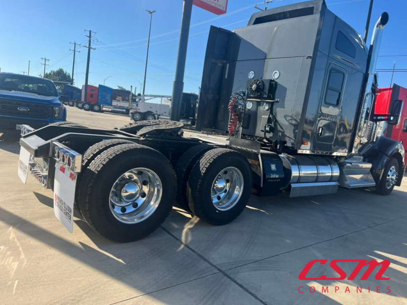 Exterior full passenger side for this 2024 Kenworth W990 (Stock number: URJ351372)