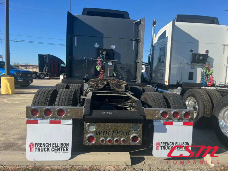 Exterior full rear view for this 2024 Kenworth W990 (Stock number: URJ351372)